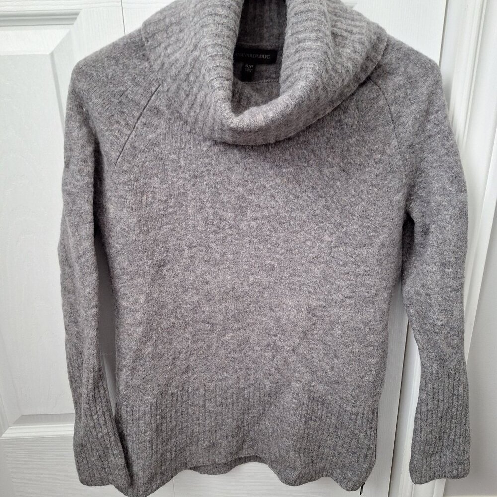 Banana Republic Grey Turtleneck Sweater